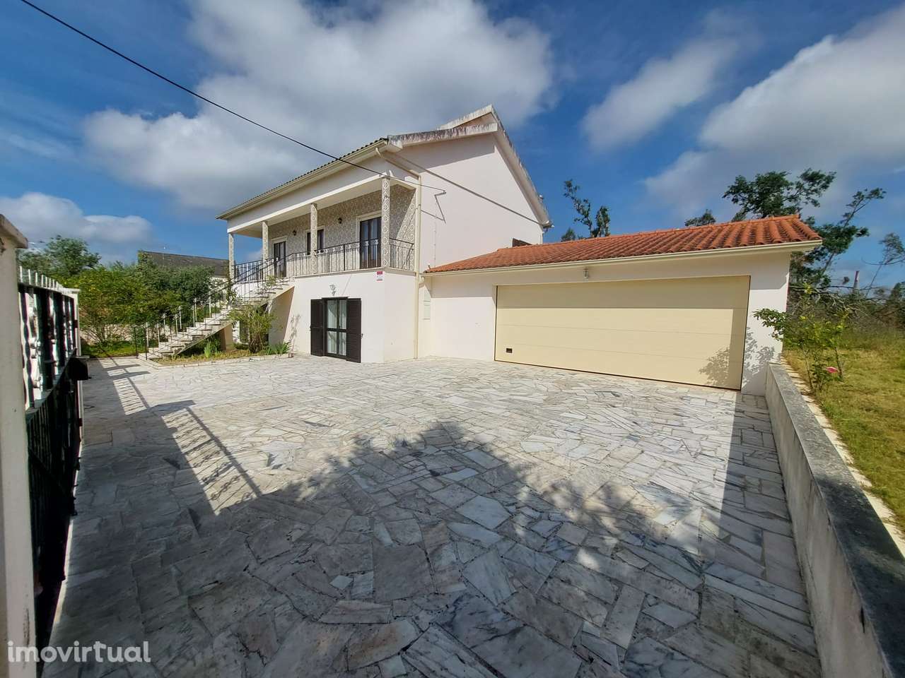 Moradia T3 isolada com jardim, terraço e garagem - Grande imagem: 5/8