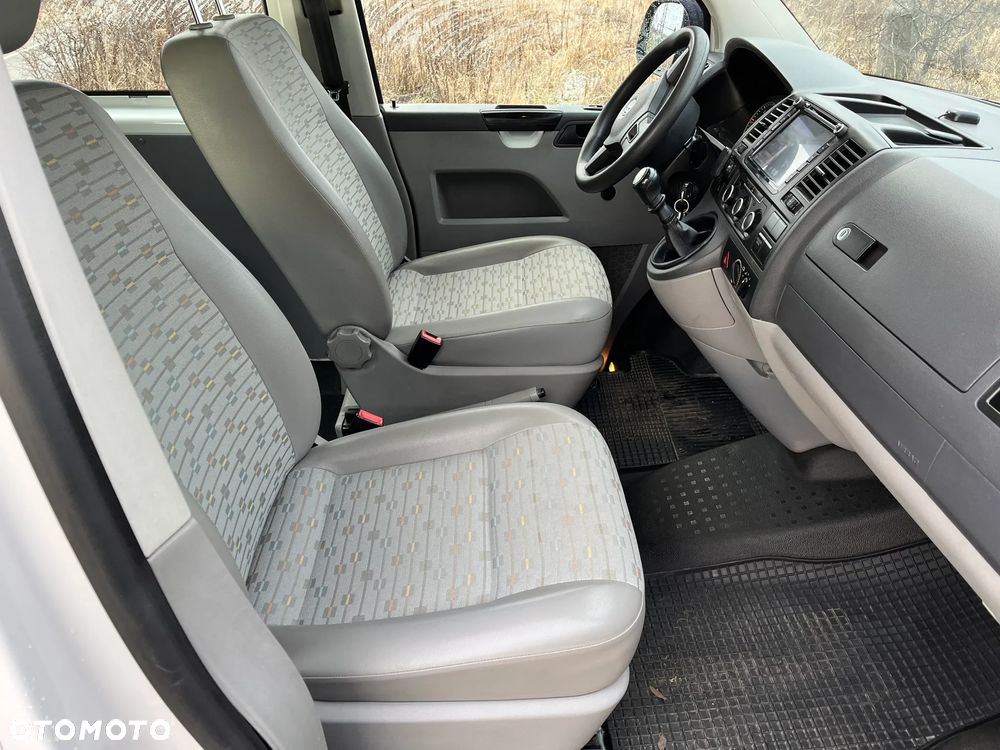 Volkswagen Caravelle - 25