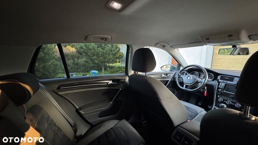 Volkswagen Golf 1.6 TDI BlueMotion Technology Comfortline - 24