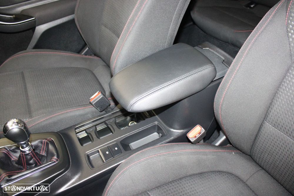 Ford Focus 1.0 EcoBoost MHEV ST-Line - 27