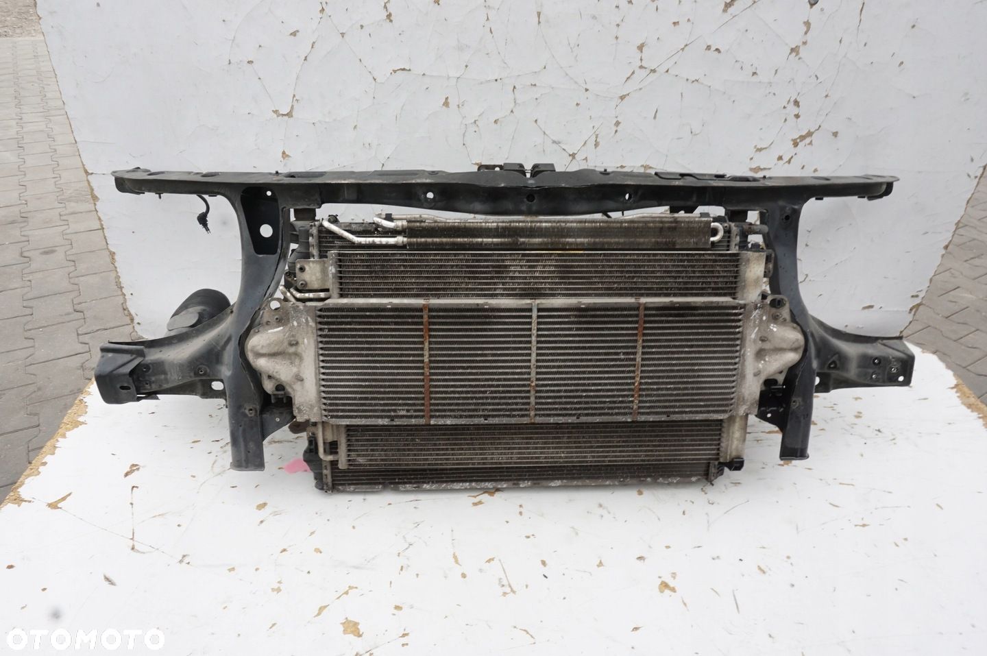 PAS PRZEDNI CHŁODNICE CZOŁOWE VOLKSWAGEN TRANSPORTER T5 2.5 TDI - 1