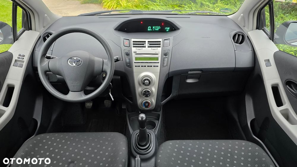Toyota Yaris - 11