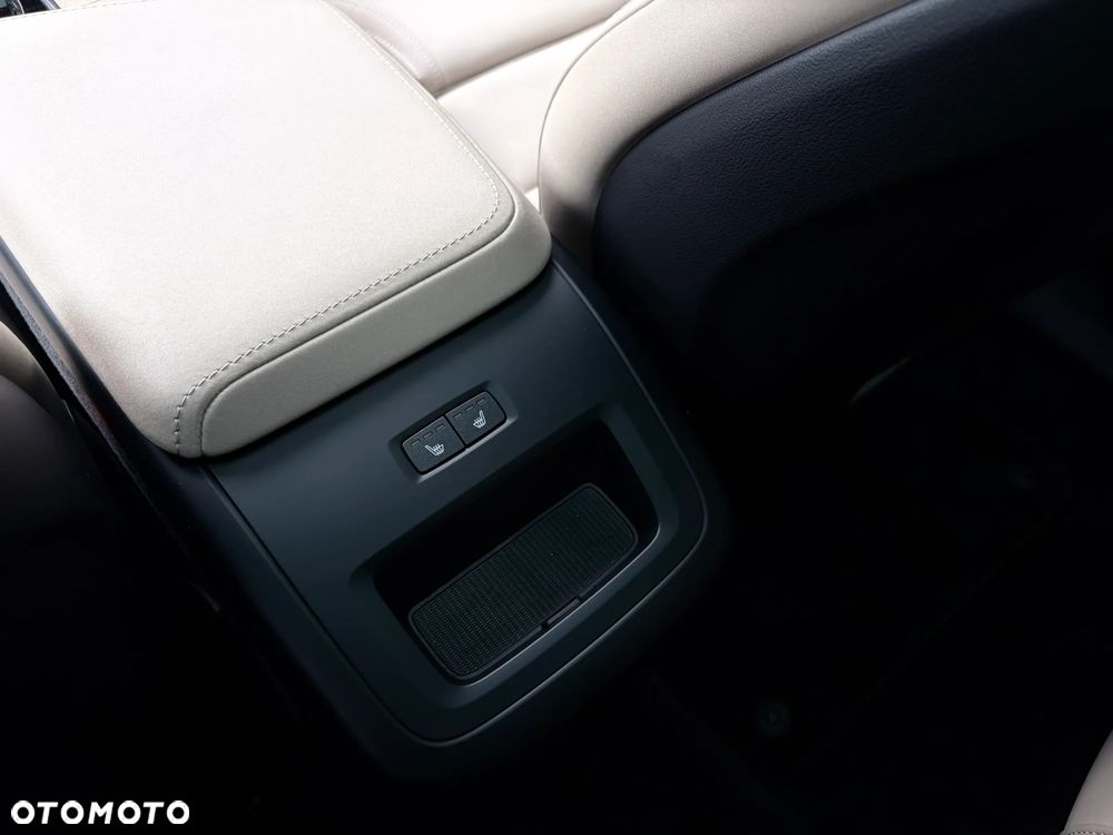 Volvo XC 60 B5 B AWD Plus Dark - 21