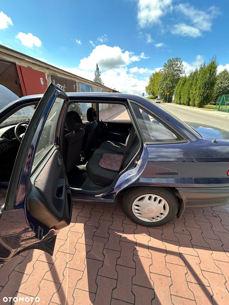 Opel Astra 1.4 GL - 9