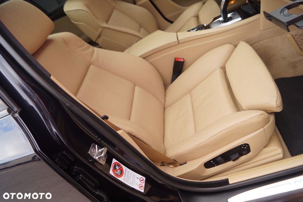 BMW Seria 5 525d Edition Sport - 31