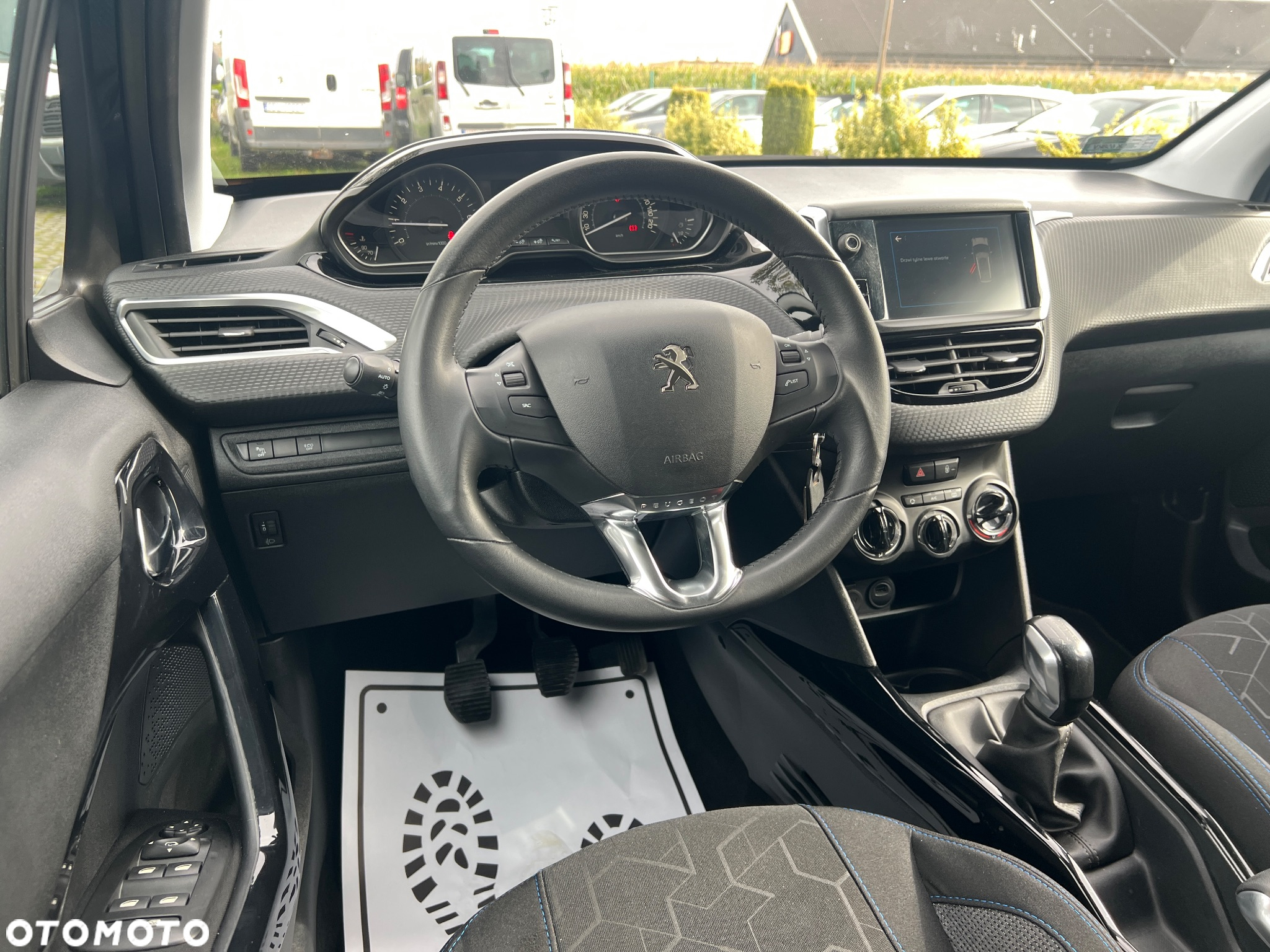 Peugeot 2008 1.2 Pure Tech Signature - 7