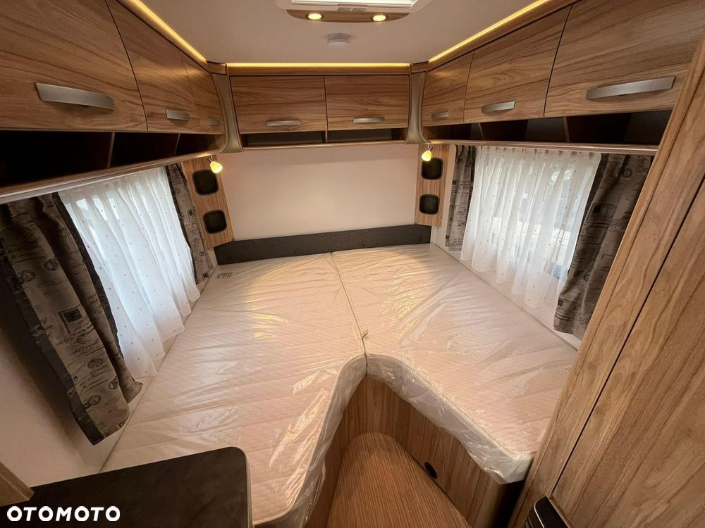 Hymer-Eriba Nova Light 442 - 12