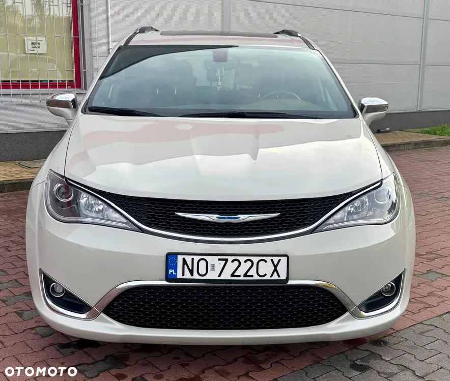 Chrysler Pacifica - 8