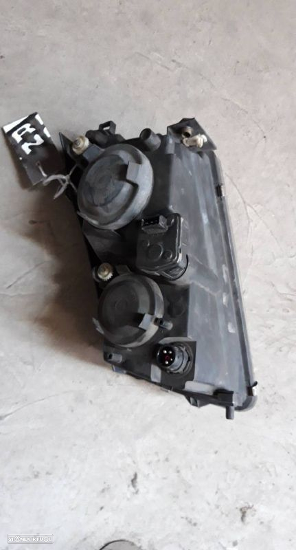 Farol Direito Volkswagen Passat Variant (3B5) - 4