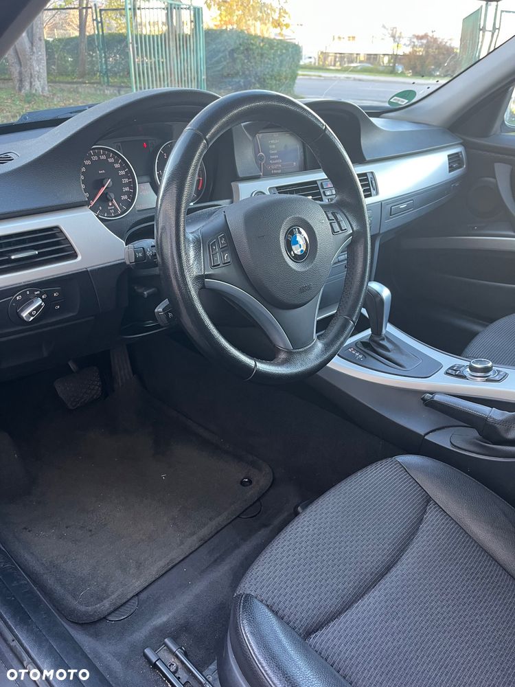 BMW 3 Series 2011 photo 5