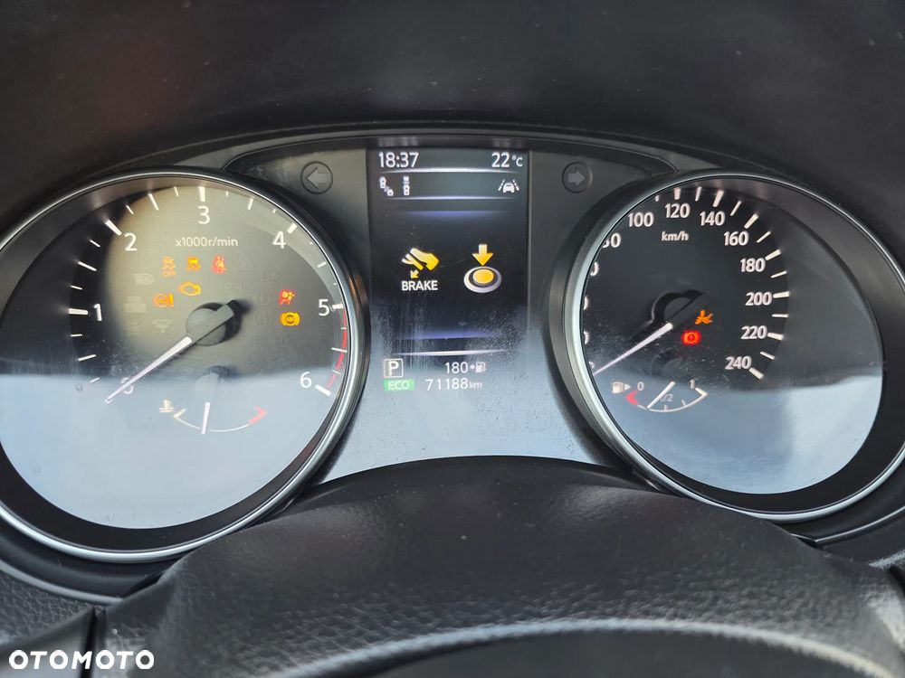Nissan Qashqai 1.6 DCi Xtronic TEKNA - 32