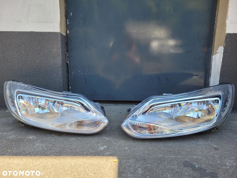 Lampy przód Ford Focus mk3