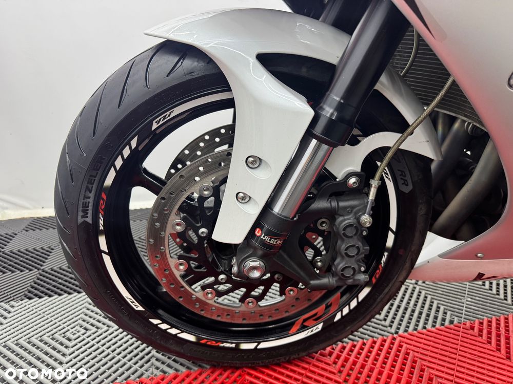 Yamaha R1 - 9