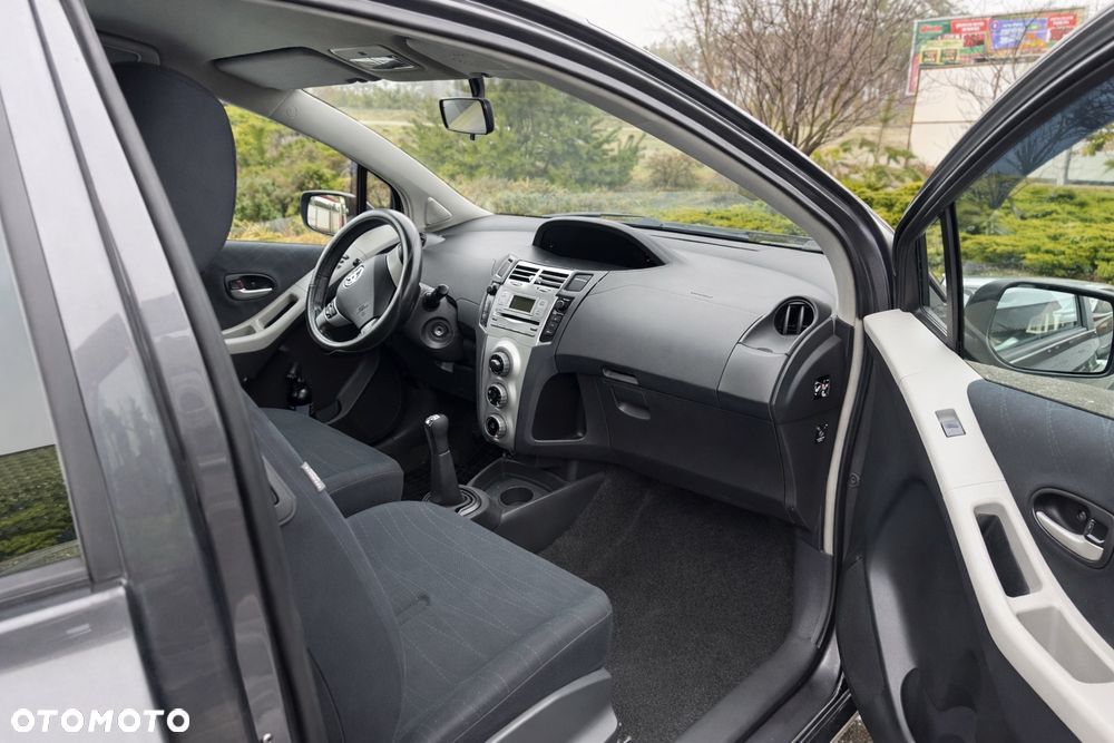 Toyota Yaris 1.3 Luna Premium - 16