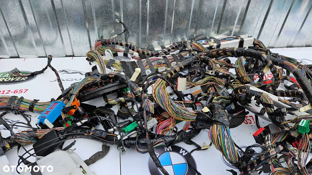 Jaguar XJ 351 Instalacja prawa komory bagażnika Wiązka tył prawy Przewody kompresora zawieszenia Modułów BSI DW93-14A005-BBC - 17