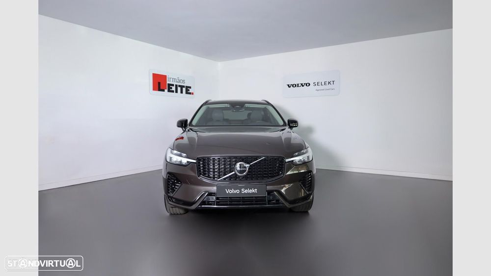 Volvo XC 60 2.0 T6 PHEV Plus Dark — fotografia 2