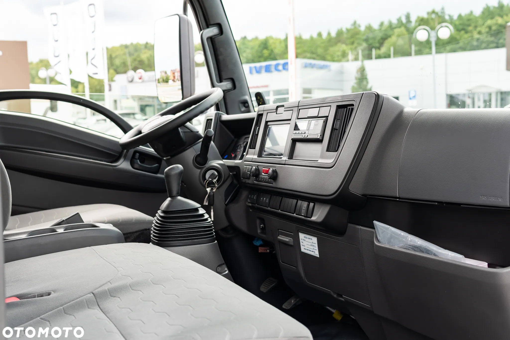 Isuzu M30 - 27