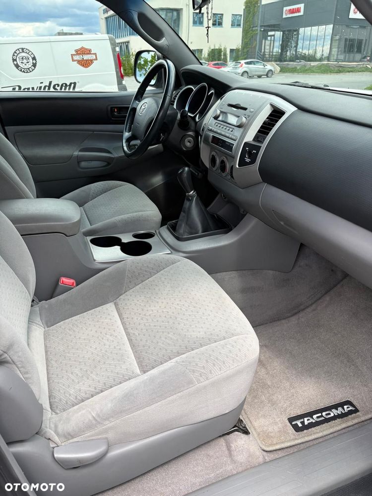 Toyota Tacoma - 8