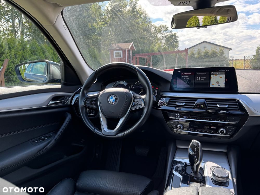 BMW Seria 5 520d Sport Line - 29