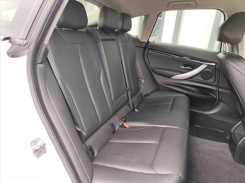 BMW Seria 3 320d Sport Line sport - 13