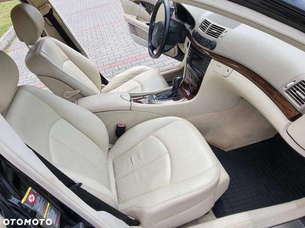 Mercedes-Benz Klasa E 350 4-Matic - 14