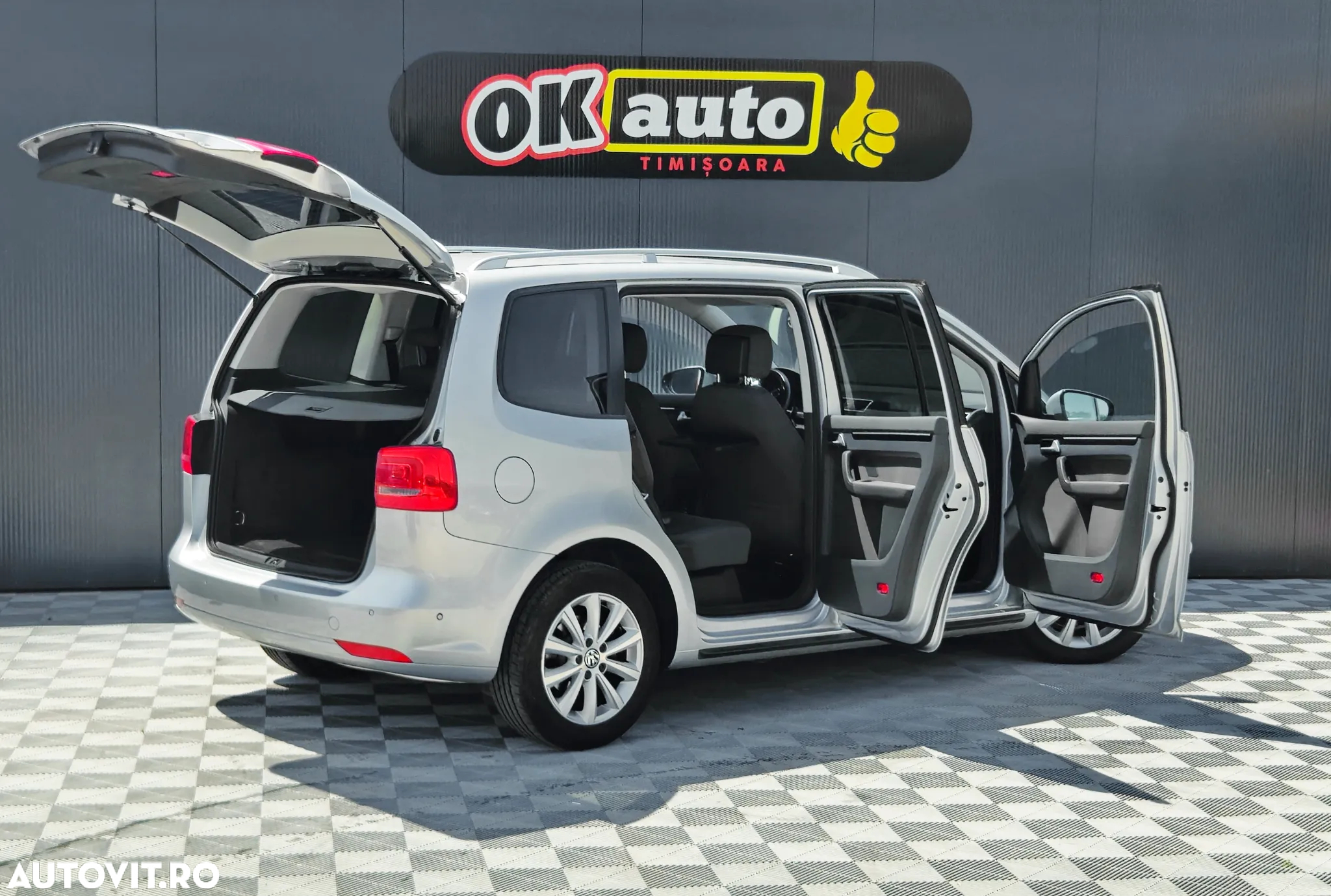Volkswagen Touran - 29