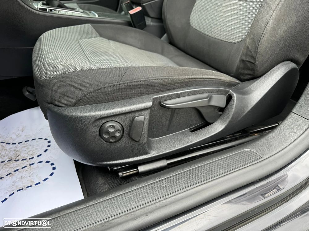 VW Passat Variant 2.0 TDi Highline - 14