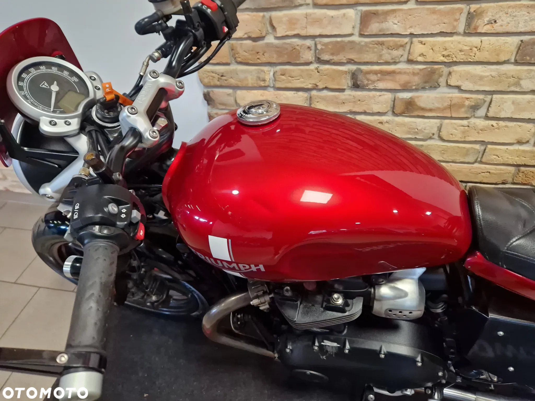 Triumph Street Twin - 13
