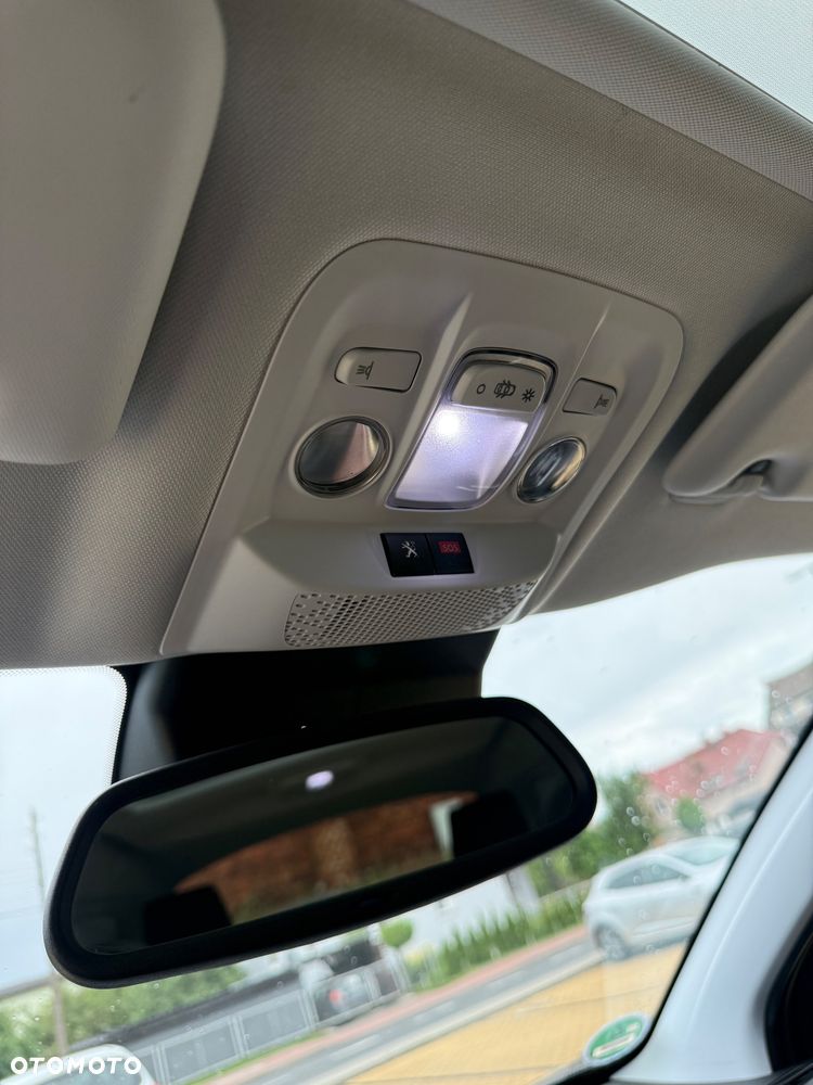 Peugeot 2008 BlueHDi FAP 120 STOP & START Allure - 31