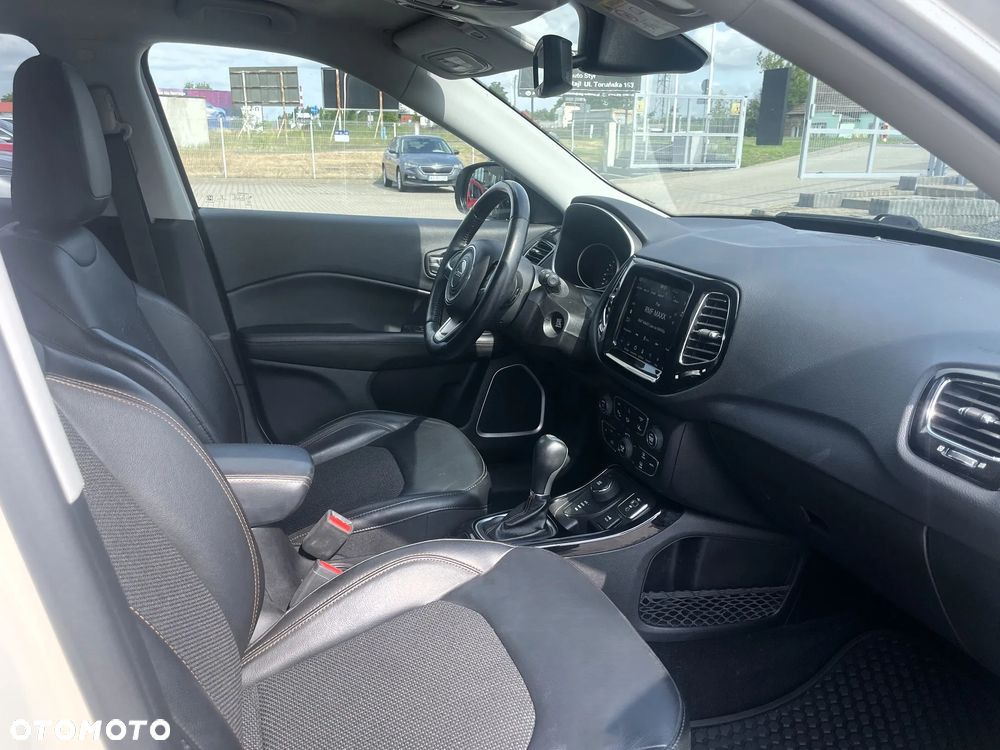 Jeep Compass - 10