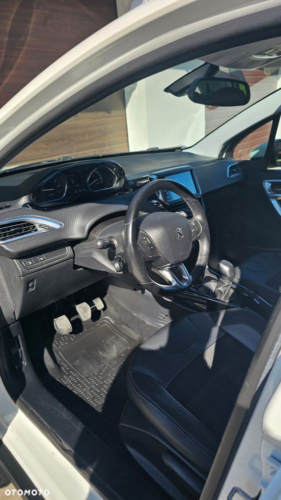 Peugeot 2008 1.2 Pure Tech GPF Allure S&S - 10