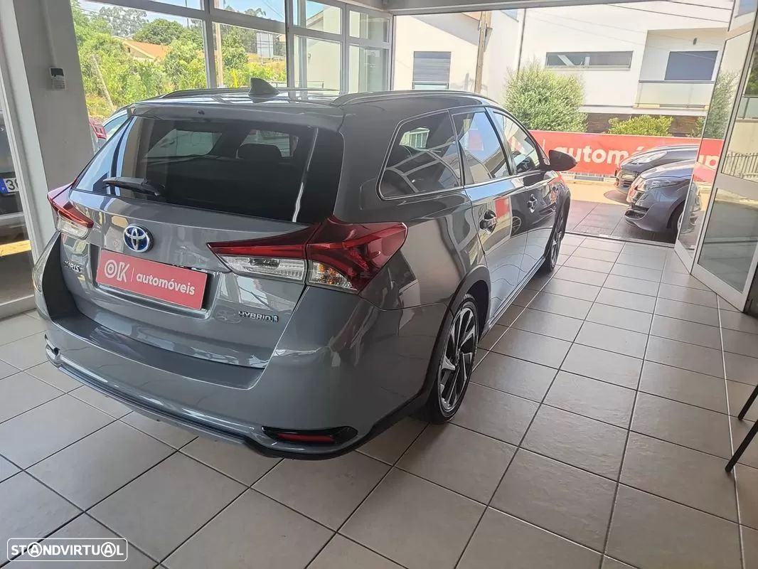 Toyota Auris Touring Sports 1.8 HSD Comfort+P.Sport - 10