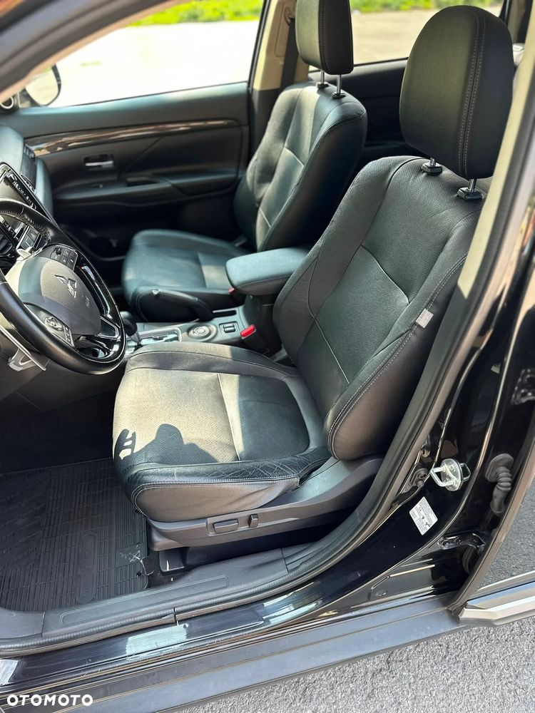 Mitsubishi Outlander 2.2 DID Instyle Navi 4WD - 29