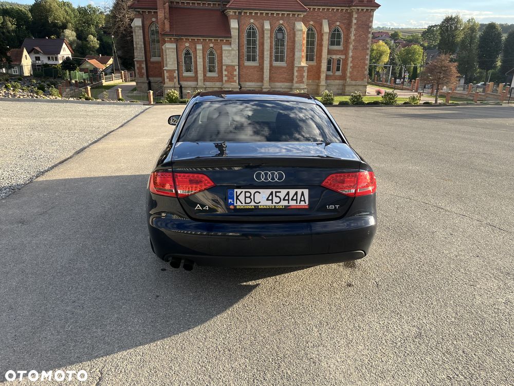 Audi A4 Limousine - 5