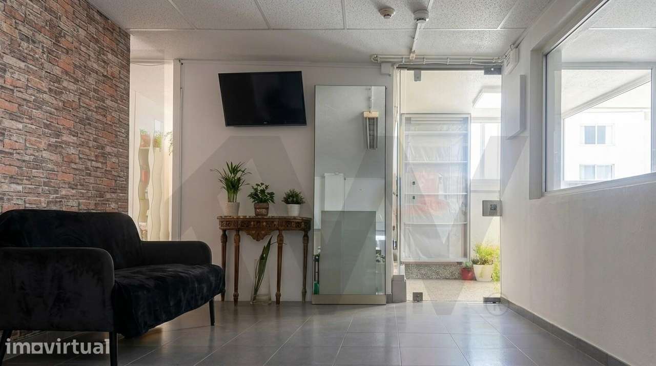 Oportunidade Única de Negócio: Espaço Comercial de 26 m2 em Carcavelos - Grande imagem: 2/5