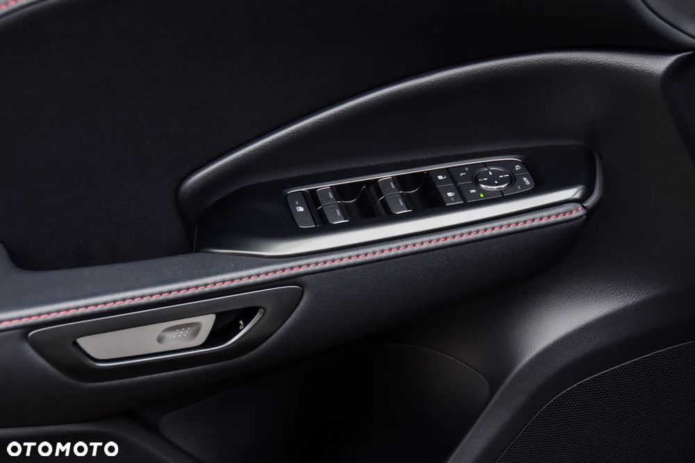 Lexus LBX 1.5 Hybrid Emotion - 13