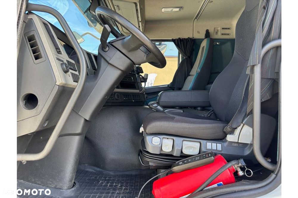 Volvo FM460 6x2 + CARRIER SUPRA 1250 - 16