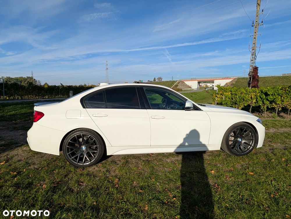 BMW Seria 3 330i xDrive M Sport Shadow - 12