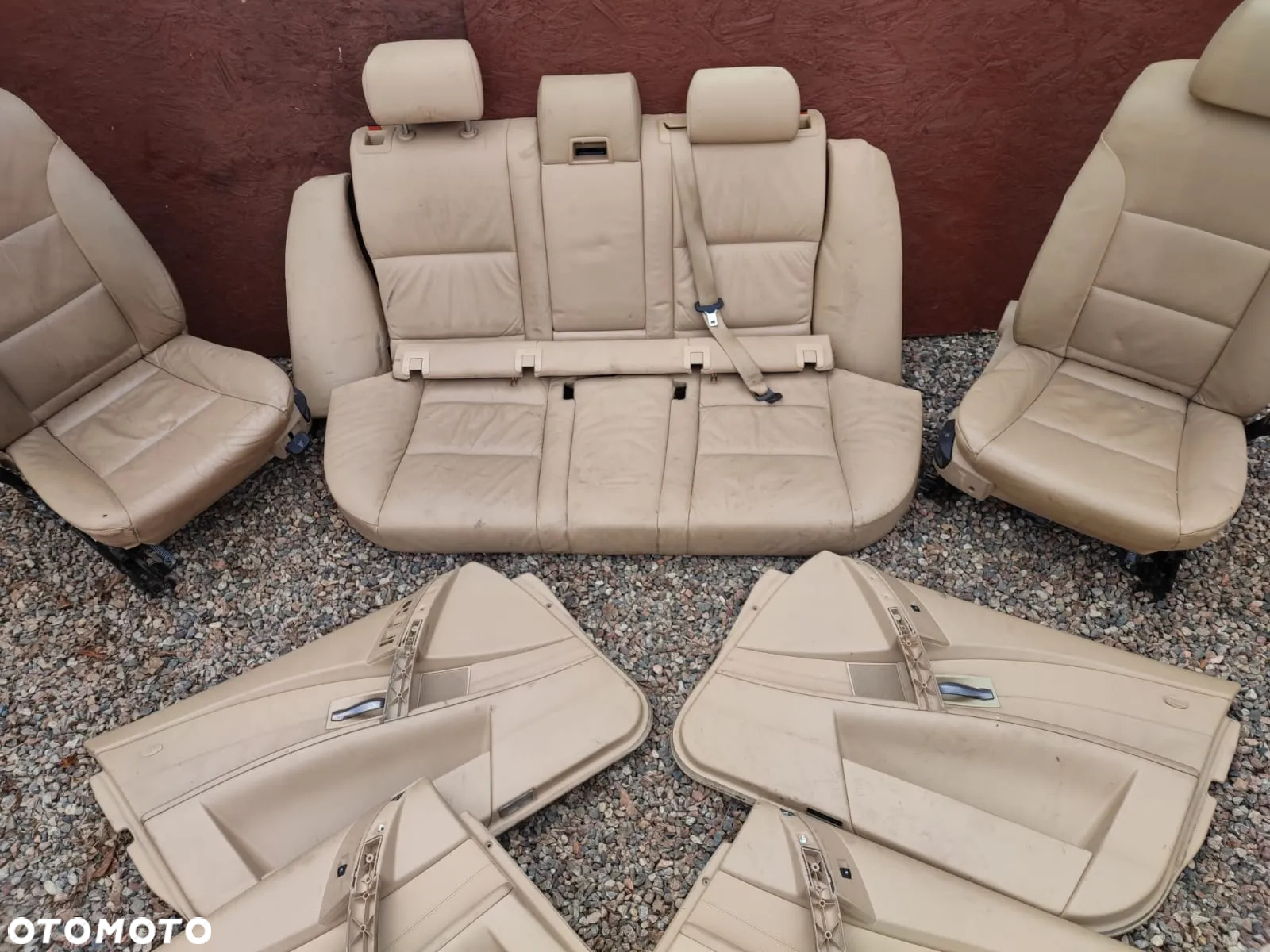 BMW E61. ORYGINALNE KOMPLETNE WNĘTRZE W KOLORZE BEŻOWYM ( FOTELE PRZEDNIE + KANAPA TYŁ + BOCZKI ) EUROPA O NR: 7 076 167 / 7 076 168 / 7 078 729 / 7 078 730 / 7 112 931 / 7 136 060 OEM. W DOBRYM STANIE. - 15
