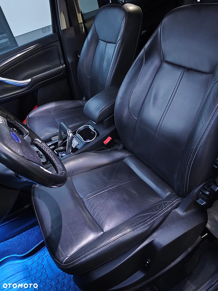 Ford S-Max - 17