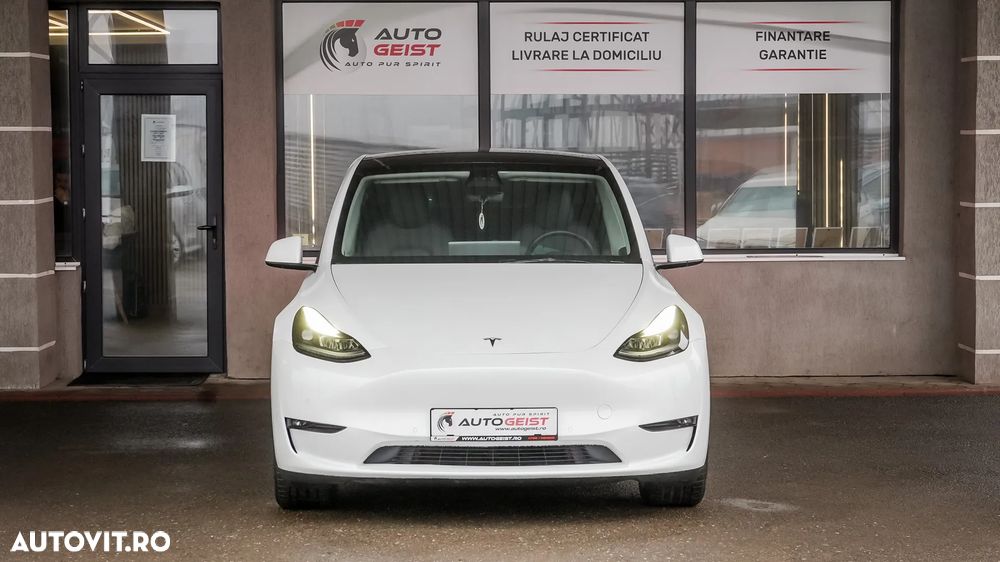 Tesla Model Y - 3