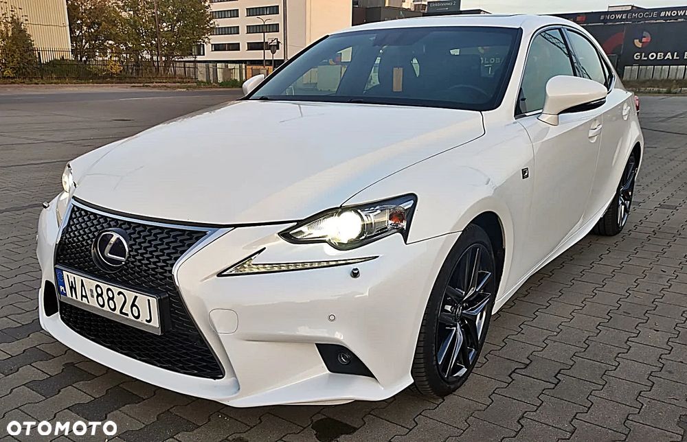 Lexus IS 300h F Sport - 1