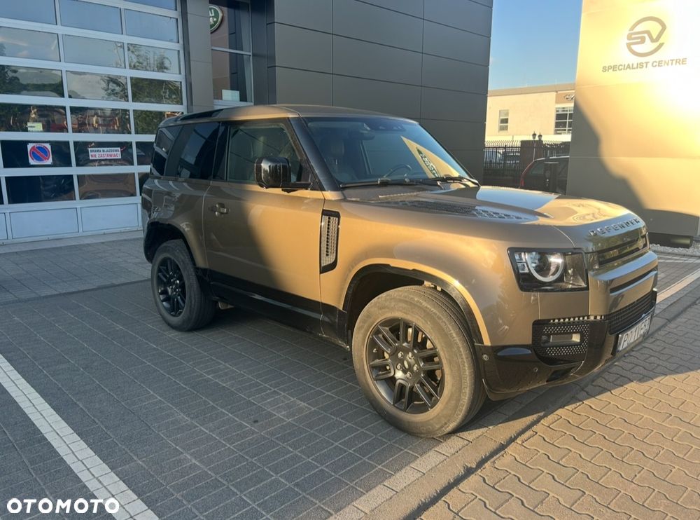 Land Rover Defender - 1