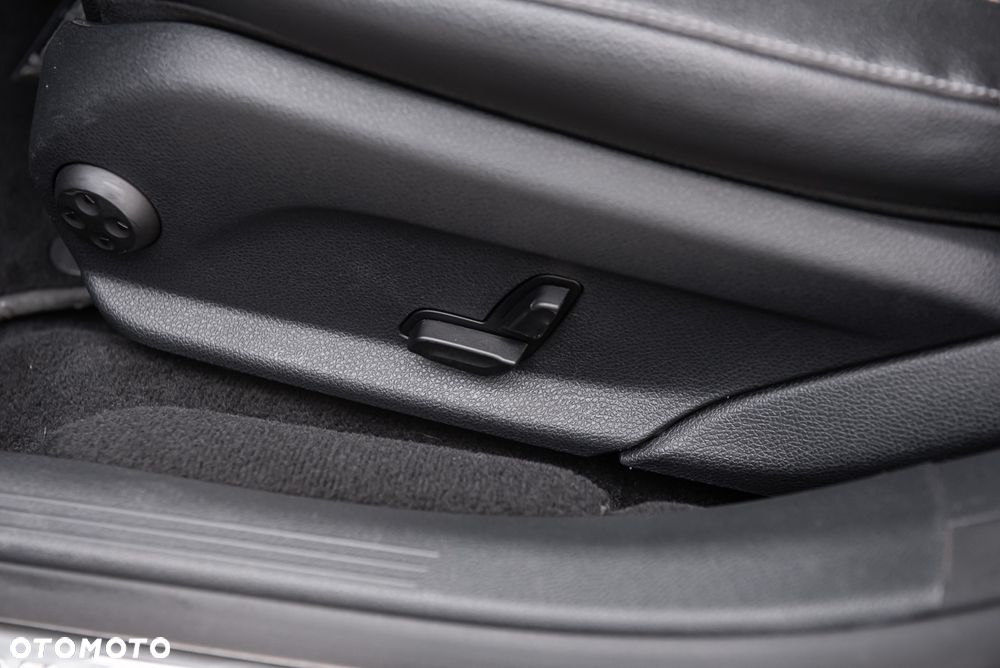 Mercedes-Benz Klasa E 220 d Business Edition 9G-TRONIC - 19