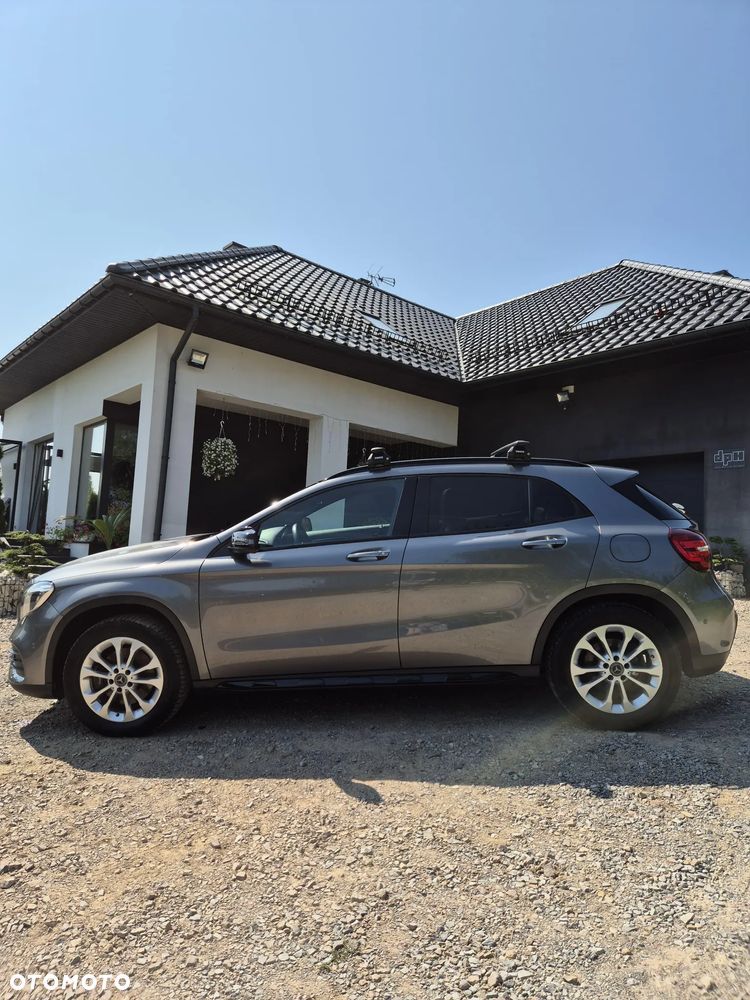 Mercedes-Benz GLA - 2