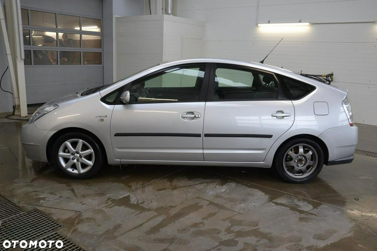 Toyota Prius - 4