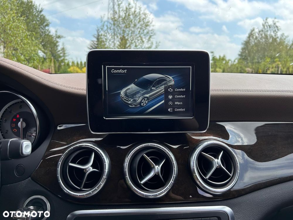 Mercedes-Benz CLA 200 7G-DCT - 21
