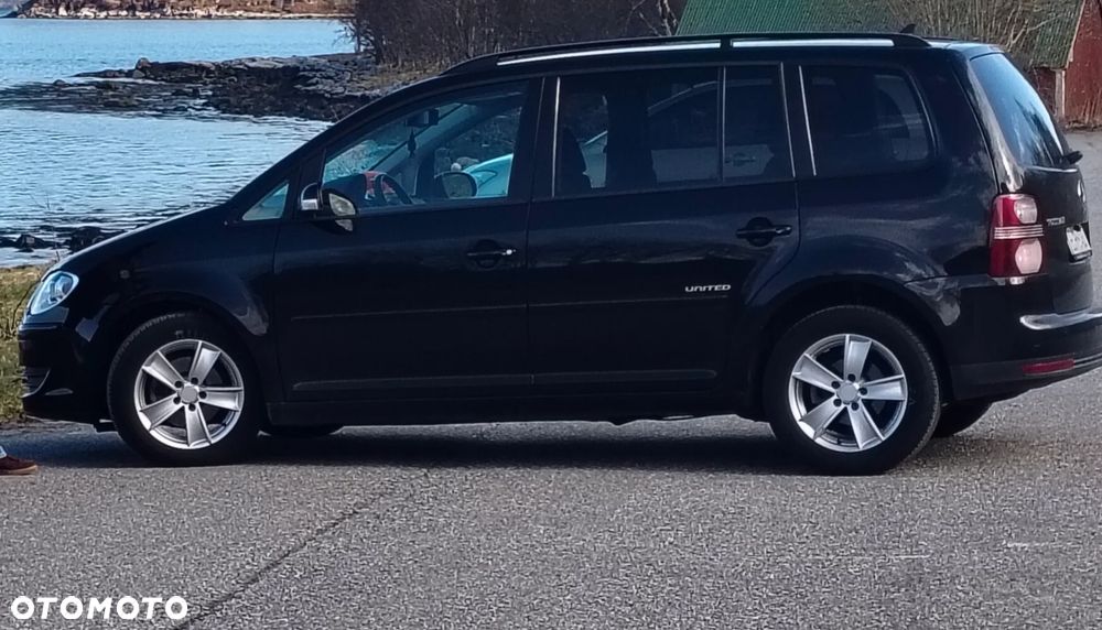 Volkswagen Touran 1.9 TDI DPF BlueMot Highline - 2