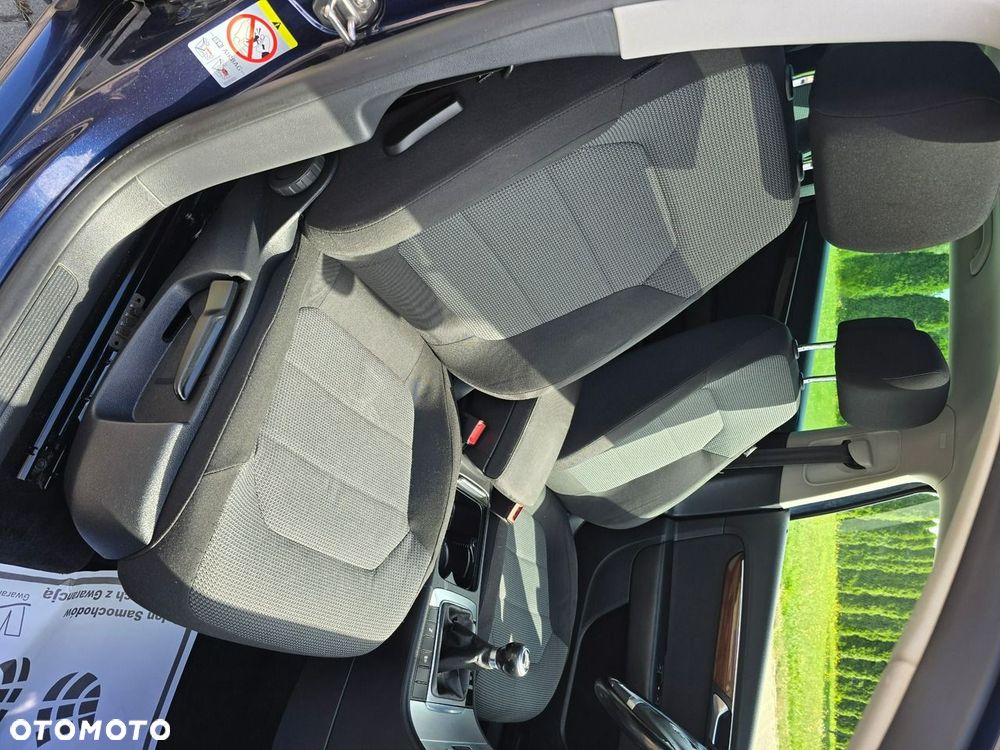 Volkswagen Passat - 29