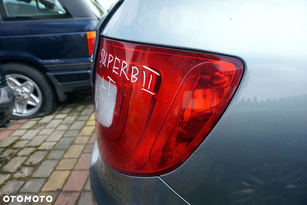 LAMPA TYLNA PRAWA SUPERB II 3T KOMBI  SKODA 2008-2013 - 3